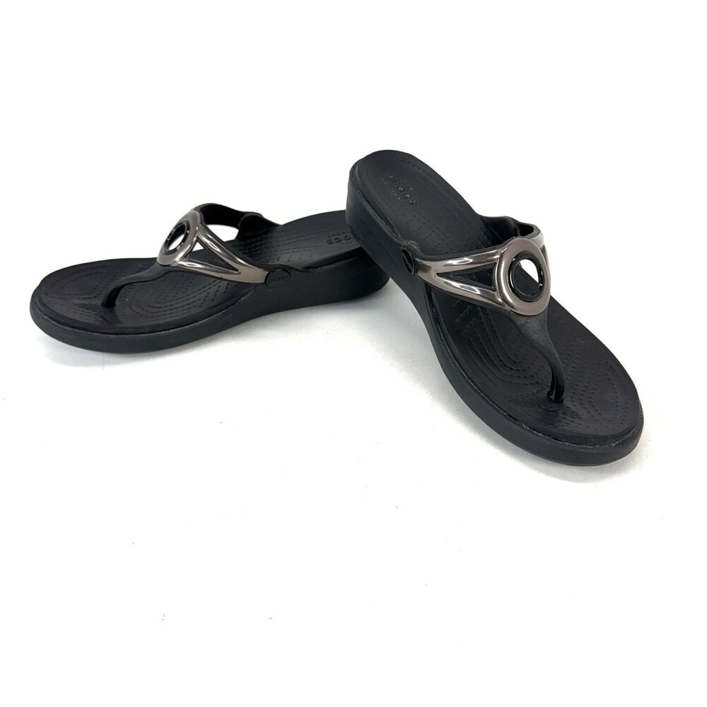 Crocs Sanrah Sandals Womens Size 6 Black Silver Beveled Ring Thong Slip On Shoes
